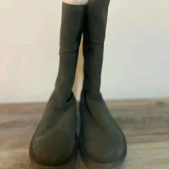 Ugg Women's Aribel Tall Suede Shearling Boots,Gray, Grey,SZ 7, Great - Picture 2 of 8